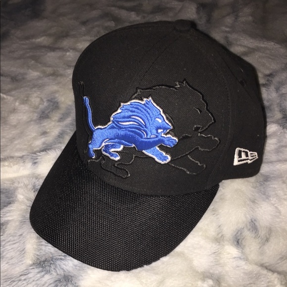 Bundle of 2 Detroit Lions 🦁🏈 hats - Picture 2 of 8